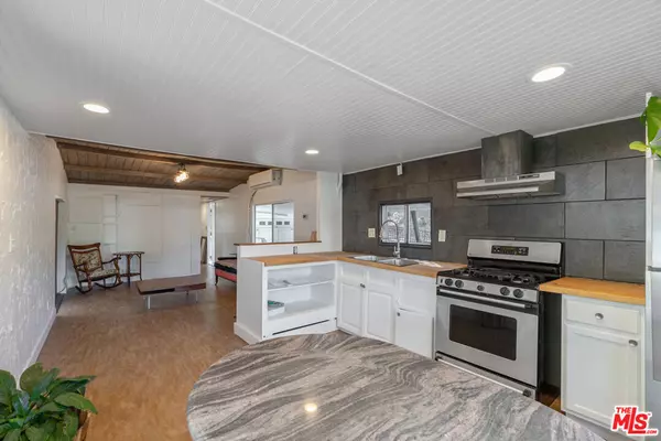 Calabasas, CA 91302,1667 Las Virgenes Canyon RD #9