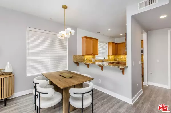 Studio City, CA 91604,11851 Laurelwood DR #102