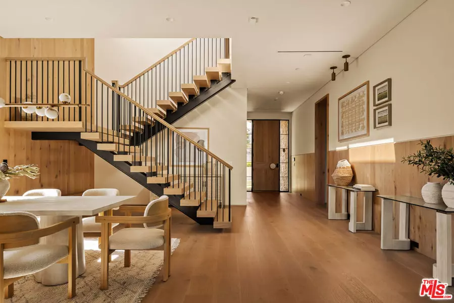 11556 Blix ST, Valley Village, CA 91602