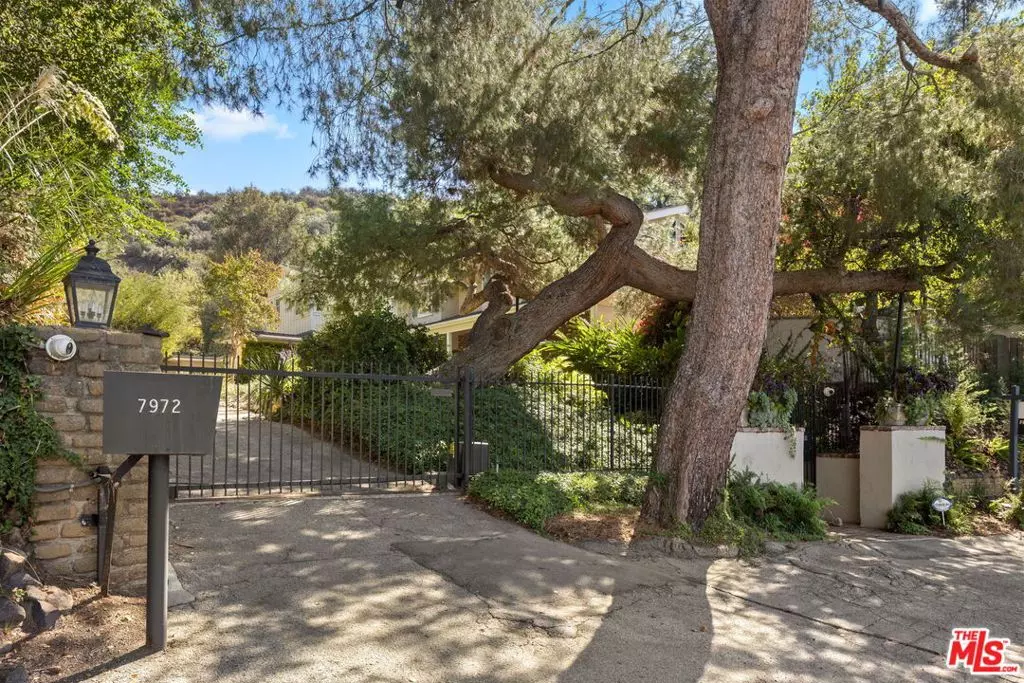 Los Angeles, CA 90046,7972 Mulholland DR