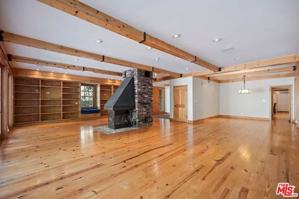 Los Angeles, CA 90046,7972 Mulholland DR