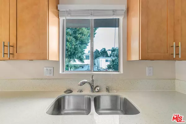 Santa Monica, CA 90405,2628 6th ST #2