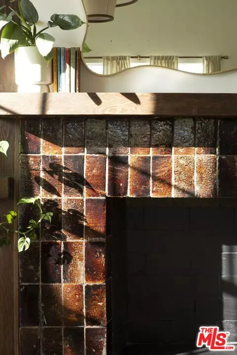 Los Angeles, CA 90018,2425 W 30th ST