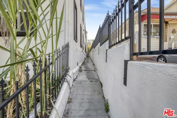 Los Angeles, CA 90006,969 S Serrano AVE