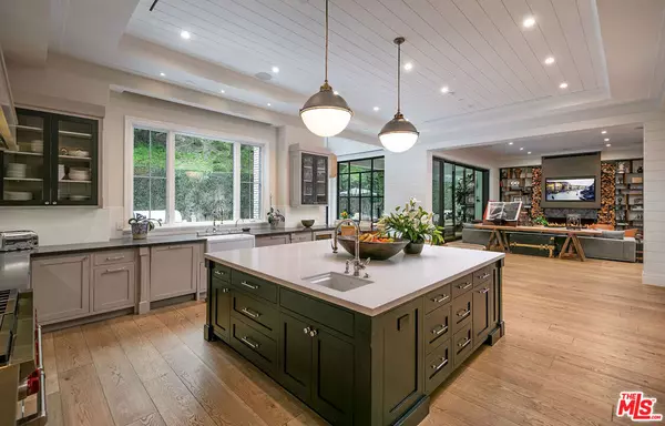 Los Angeles, CA 90049,2333 Mandeville Canyon RD