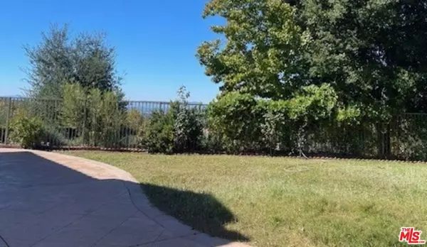 Tujunga, CA 91042,11040 Renaissance DR