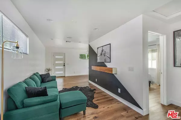 Los Angeles, CA 90043,6567 5th AVE