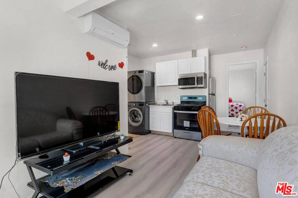 Reseda, CA 91335,7703 Baird AVE