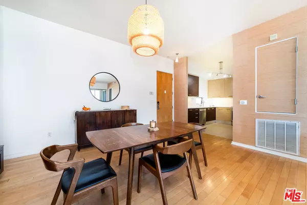 Los Angeles, CA 90066,12411 Pacific AVE #205