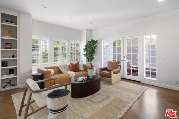 Redondo Beach, CA 90278,1913 Harriman LN #1