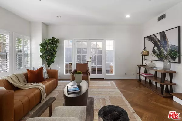 Redondo Beach, CA 90278,1913 Harriman LN #1