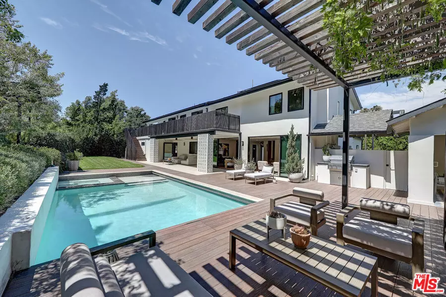 8674 Edwin DR, Los Angeles, CA 90046