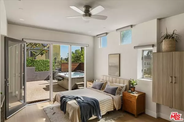 Los Angeles, CA 90027,3345 1/2 Rowena AVE