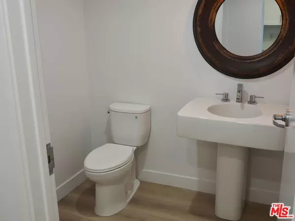 Marina Del Rey, CA 90292,13700 Marina Pointe DR #619