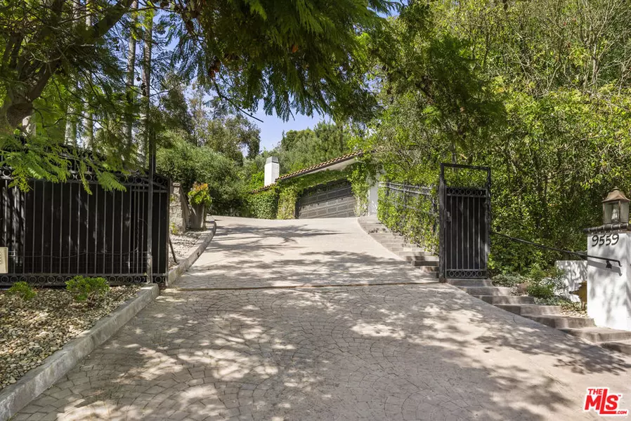 9559 Sherwood Forest LN, Beverly Hills, CA 90210