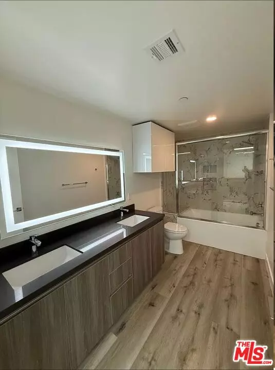 Sherman Oaks, CA 91423,4806 Sylmar Ave PENTHOUSE #PH2