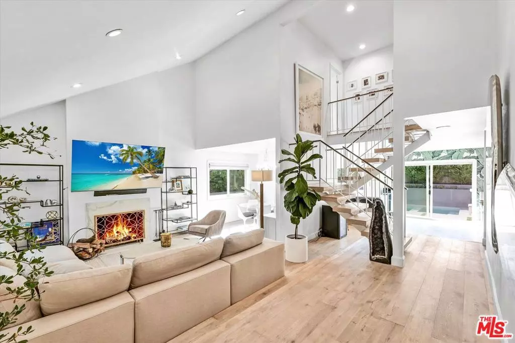 Los Angeles, CA 90066,5101 Keli CT