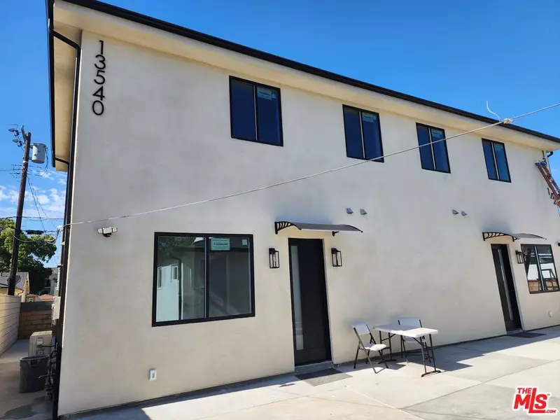 13540 Hamlin ST #1/2, Van Nuys, CA 91401