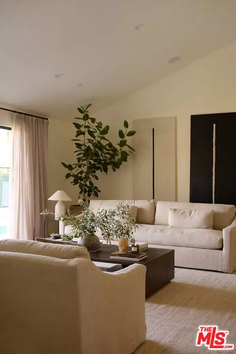 Studio City, CA 91604,3620 Wrightwood DR