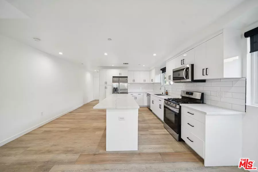 837 N Harvard Blvd. #837 1/2, Los Angeles, CA 90029