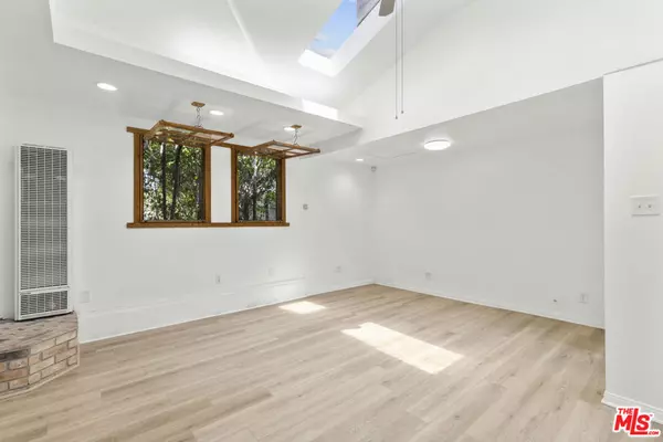 Los Angeles, CA 90034,11110 Charnock RD