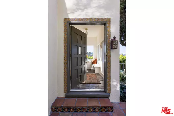 Los Angeles, CA 90039,2342 Earl ST