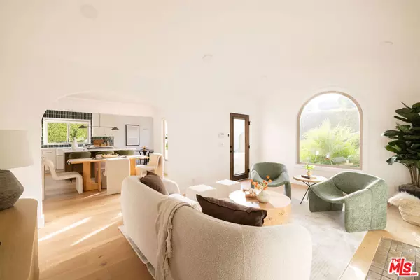 Los Angeles, CA 90036,542 N Curson AVE