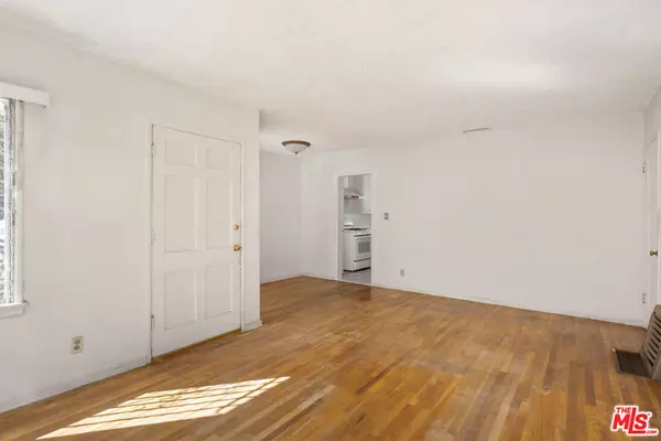 Los Angeles, CA 90026,1753 Redcliff ST