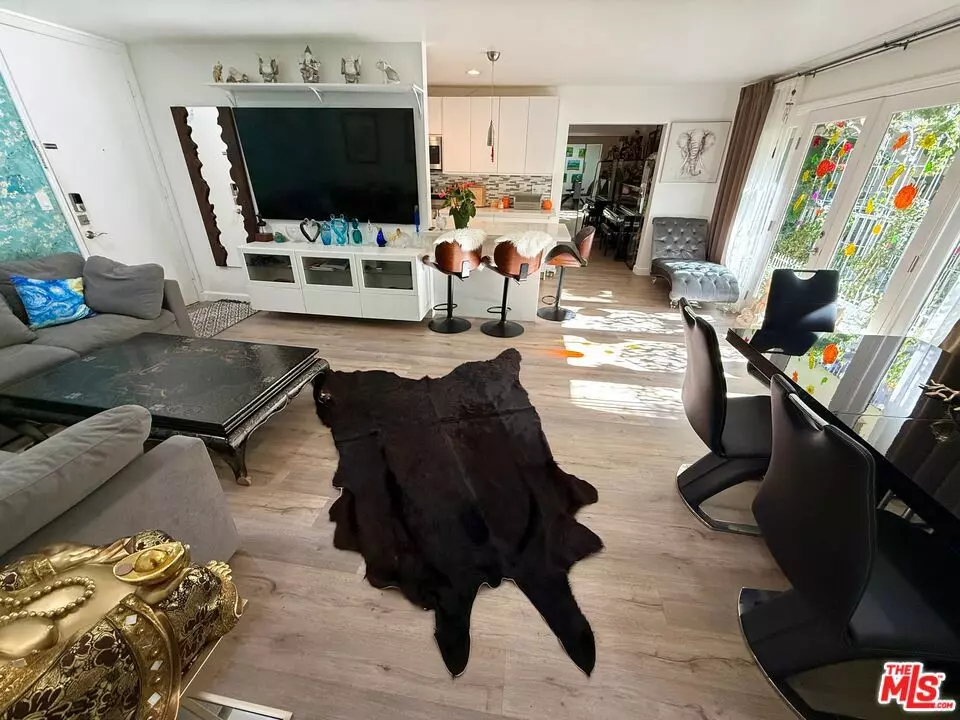 Santa Monica, CA 90403,843 4th ST #207