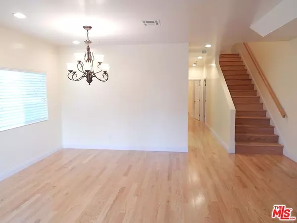 Los Angeles, CA 90016,2018 Hillcrest DR