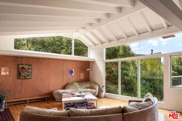 Los Angeles, CA 90068,2764 Outpost DR