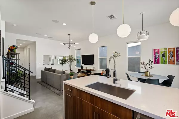 Palm Springs, CA 92262,504 Paragon LOOP