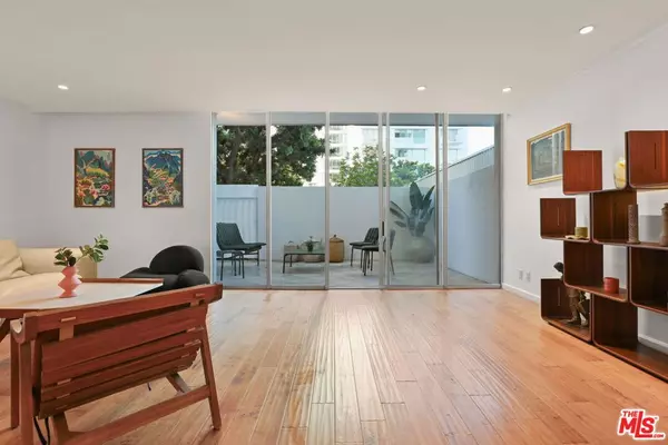 Los Angeles, CA 90067,2170 Century Pkwy #104