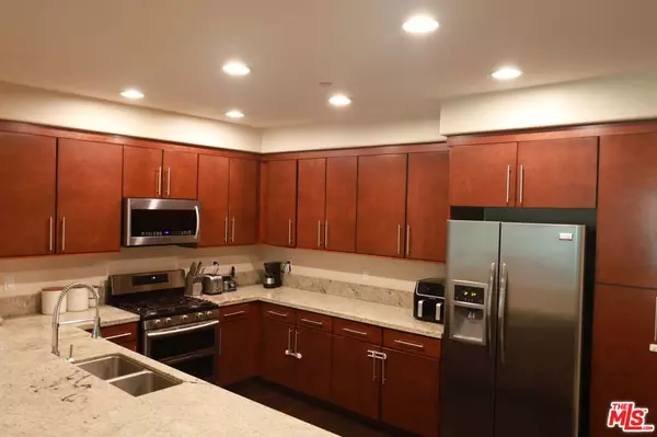 Sherman Oaks, CA 91401,14412 Killion ST #303