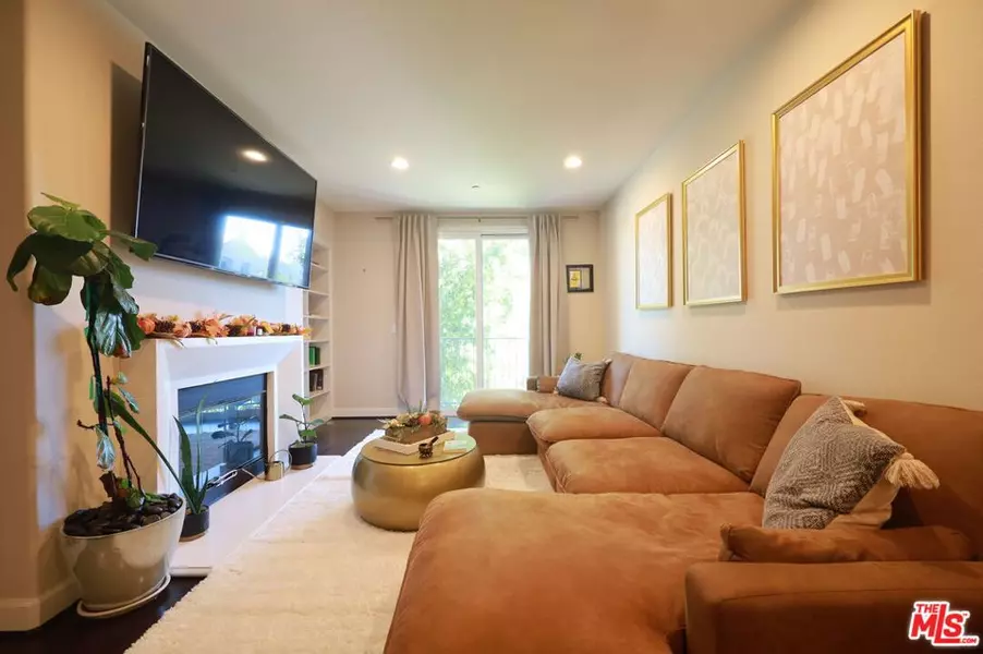 14412 Killion ST #303, Sherman Oaks, CA 91401