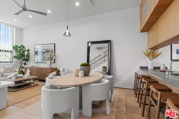 Los Angeles, CA 90066,11702 Charnock Road