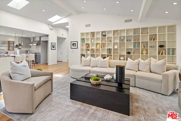 Pacific Palisades, CA 90272,707 Jacon WAY