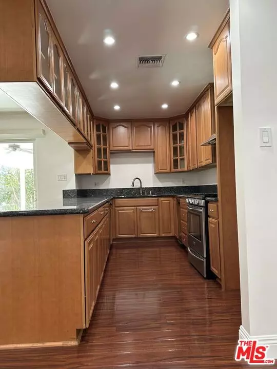 Panorama City, CA 91402,7924 Peachtree AVE