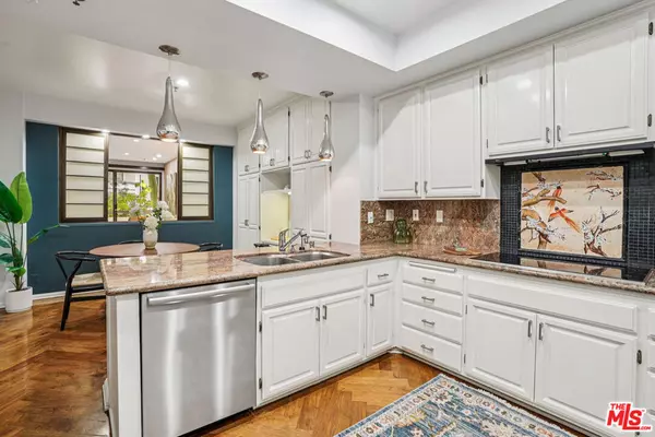 Los Angeles, CA 90067,2132 Century Park LN #101