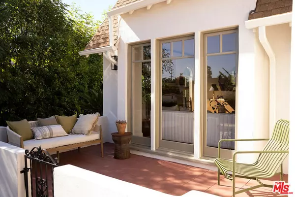 Los Angeles, CA 90027,2229 Nella Vista AVE