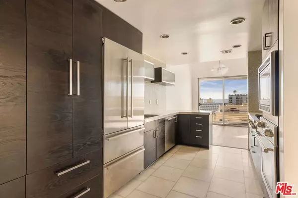 West Hollywood, CA 90069,1129 Larrabee ST #14