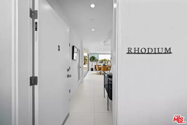 West Hollywood, CA 90048,621 N Kings RD #3