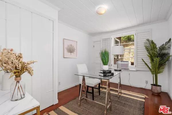 Los Angeles, CA 90077,10545 Selkirk LN