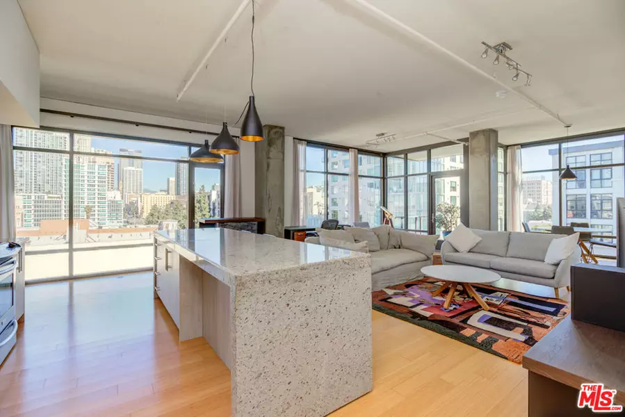 1111 S Grand AVE #711, Los Angeles, CA 90015