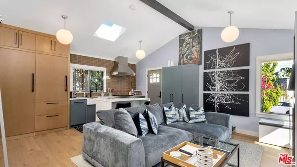 West Hollywood, CA 90069,9009 Lloyd PL