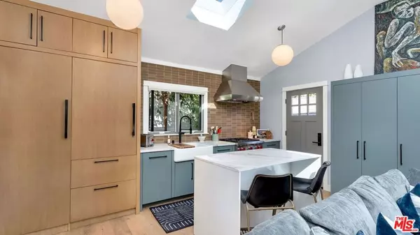 West Hollywood, CA 90069,9009 Lloyd PL