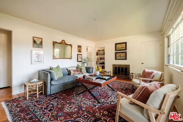 Los Angeles, CA 90016,5273 Village