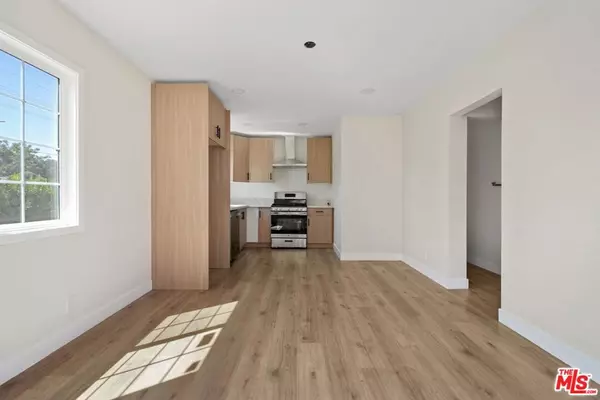 Canoga Park, CA 91304,21007 Saticoy ST