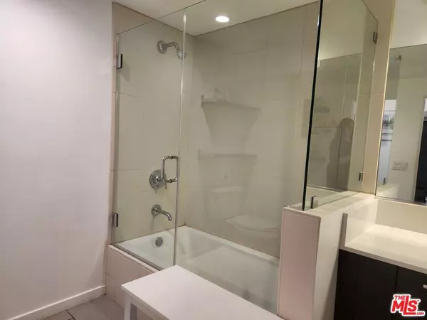 Los Angeles, CA 90028,6683 Franklin AVE #8