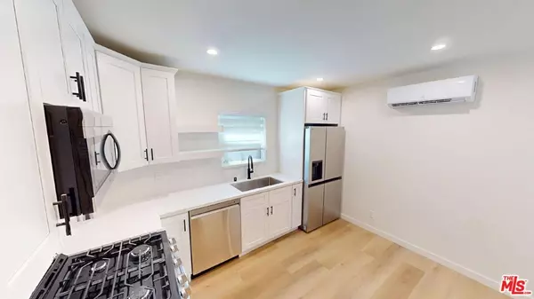 Los Angeles, CA 90026,1305 Waterloo ST #B